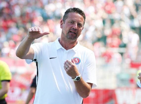 Regional league West Season 2018 2019 2 Matchday Red Weis Essen Wuppertal SV Christian Britscho Coach Wuppertaler SV on the sidelines
