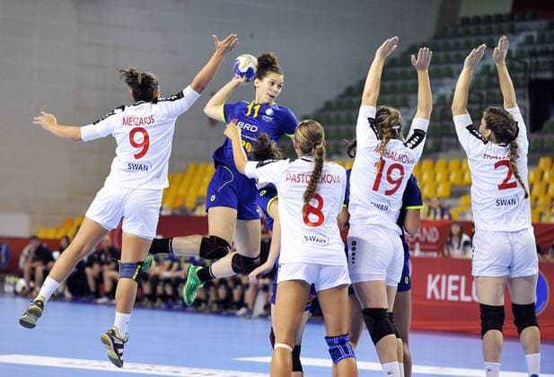 2018.08.07 Kielce Pilka reczna Mlodziezowe Mistrzostwa Swiata w Pilce Recznej Kobiet do lat 18 Rumunia - Slowacja N z Rebeca Andreea Tarsoaga Foto Norbert Barczyk PressFocus 2018.08.07 Kielce Handball IHF Youth U18 Womens World Championship WM Weltmeisterschaft 2018 Romania - Slovakia Rebeca Andreea Tarsoaga Credit: Norbert Barczyk PressFocus NEWSPIX.PL --- Newspix.pl  20180807NB0094