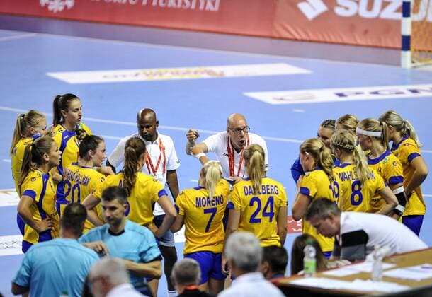 2018.08.07 Kielce Pilka reczna Mlodziezowe Mistrzostwa Swiata w Pilce Recznej Kobiet do lat 18 Wegry - Szwecja N z Niklas Harris team coach Foto Rafal Rusek PressFocus 2018.08.07 Kielce Handball IHF Youth U18 Womens World Championship WM Weltmeisterschaft 2018 Hungary - Sweden Niklas Harris team coach Credit: Rafal Rusek PressFocus NEWSPIX.PL --- Newspix.pl france out!  20180807PF_RR424