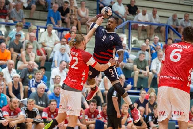 Litter by Gary Hines 9 Team USA vs Fabian Gutbrod 22 Bergischer HC Bergischer HC vs Team USA Handball HBL Test Match 07 08 18 Solingen NRW Germany Klingenhalle Copyright: xdnet_cdnx