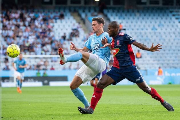 180807 Marcus Antonsson or Malmö FF and Paulo Vinicius or Vidi competes for the ball during the UEFA Champions League qualifying match between Malmö FF and Vidi on August 7, 2018 in Malmö Photo Ludvig Thunman BILDBYRAN Code LT 35513  Copyright: LUDVIGxTHUNMAN BB180807LT022
