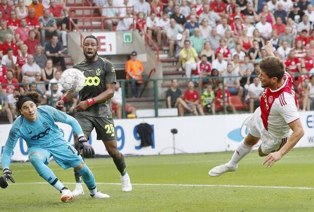 LIEGE, 07-08-2018 , Stadium Maurice Dufrasne, football season 2018 2019, UEFA Champions League third qualifying round, 1st leg , Klaas Jan Huntelaar scores 0-1 during the game Standard Luik - Ajax Standard Luik - Ajax  x2382239x
