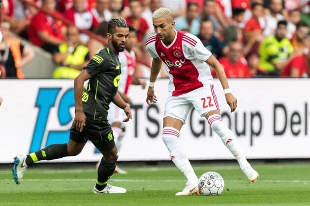 (L-R) Mehdi Carcela of Standard Luik, Hakim Ziyech of Ajax during the UEFA Champions League third round qualifying first leg match between Royal Standard de Liege and Ajax Amsterdam at Stade Maurice Dufrasne on August 07, 2018 in Liege, Belgium UEFA Champions League 2018 2019 xVIxVIxImagesx xGerritxvanxKeulenxIVx 11705749