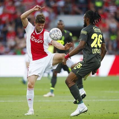 LIEGE, 07-08-2018 , Stadium Maurice Dufrasne, football season 2018 2019, UEFA Champions League third qualifying round, 1st leg , Ajax player Klaas Jan Huntelaar (L) and during the game Standard Luik - Ajax Standard player Christian Luyindama (R) during the game Standard Luik - Ajax . Standard Luik - Ajax  x2382257x
