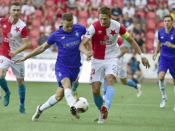 From left TOMASZ KÊDZIORA of Dynamo Kiev and MILAN SKODA of Slavia Praha in action during the 3rd qualifying round of football Champions League, first match in Prague, Czech Republic, August 7, 2018. (CTKxPhoto OndrejxDeml) CTKPhotoP201808070875101  _VND0559