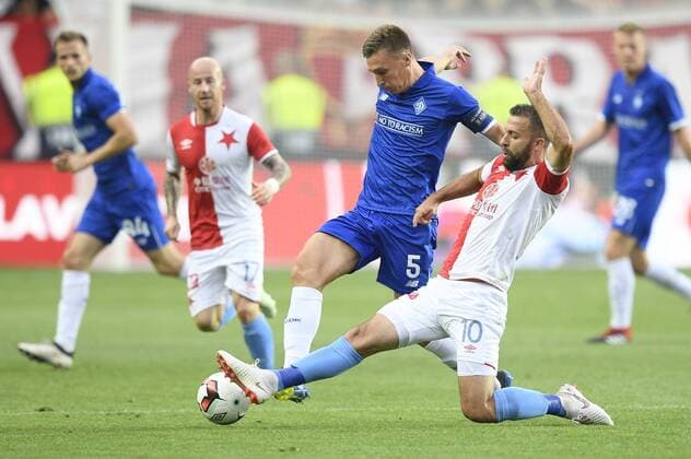 From left Serhiy Sydorchuk of Dynamo Kiev and Josef Husbauer of Slavia Praha in action during the 3rd qualifying round of football Champions League, first match in Prague, Czech Republic, August 7, 2018. (CTKxPhoto OndrejxDeml) CTKPhotoP201808070888901  _DML8091