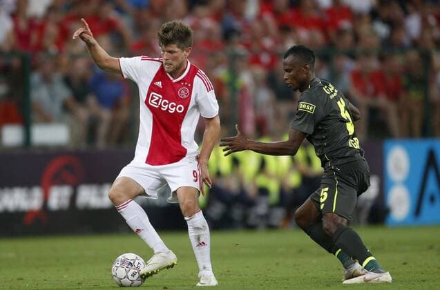 (L-R), Klaas Jan Huntelaar of Ajax, Uche Agbo of Standard de Liege during the UEFA Champions League third round qualifying first leg match between Royal Standard de Liege and Ajax Amsterdam at Stade Maurice Dufrasne on August 07, 2018 in Liege, Belgium UEFA Champions League 2018 2019 xVIxVIxImagesx xJeroenxPutmansxIVx 11706448