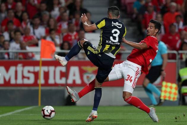 August 7, 2018 - Lisbon, Portugal - Benfica s Portuguese defender Andre Almeida fights for the ball with Fenerbahce s defender Ali Kaldorom during the UEFA Champions League 3rd Qualifying Round first leg match Benfica vs Fenerbahce at the Luz Stadium in Lisbon, Portugal on August 7, 2018. UEFA Qualifying 2018: Benfica vs Fenerbahce - ZUMAf123 20180807_zap_f123_007 Copyright: xPedroxFiuzax