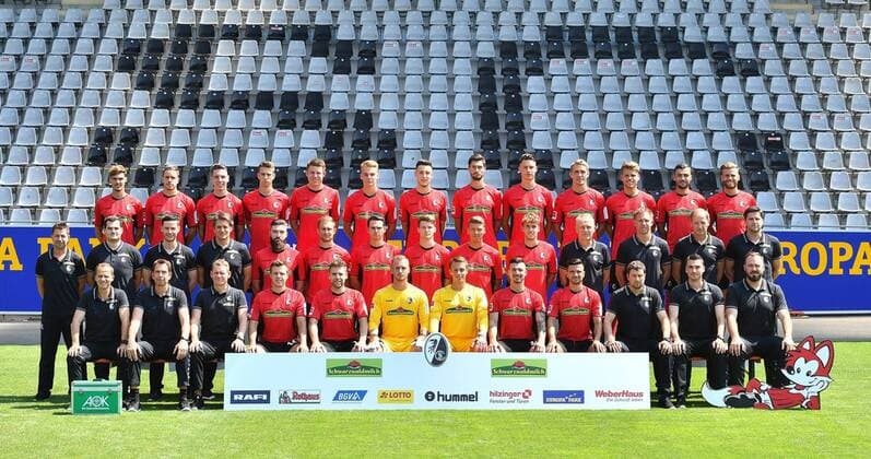 SC Freiburg 1 Bundesliga Portraettermin 2018 2019 Team photo Back row from left to right Pascal Stenzel Christian Guenter Florian Kath Janik Haberer Dominique Heintz Philipp Lienhart Keven Schlotterbeck Tim Kleindienst Robin Koch Nils Petersen Florian Niederlechner Manuel Gulde Lucas Hoeler Middle row from left to right Bus driver Stefan Spohn Staff attendant Max Beckmann Team doctor Dr Helge Eberbach Team physician Dr Gerrit Bode Brandon Borrello Caleb Stanko Nicolas Hoefler Lukas Kuebler Mike Frantz Luca Waldschmidt Manager Christian Streich Assistant coach Lars Vossler Assistant coach Patrick Baier Assistant coach Florian Bruns Front row from left to right Physiotherapist Uwe Vetter Physiotherapist Markus Behrens Physiotherapist Torge Schwarz Patrick Kammerbauer Yoric Ravet Mark Flekken Alexander Schwolow Jerome Gondorf Marco Terrazzino Goalkeeping coach Andreas Kronenberg Athletic trainer Daniel Wolf Physiotherapist Florian Mack 1 Bundesliga 2018 2019 Portraettermin SC Freiburg Freiburg Copyright: xEIBNER SvenxLaeglerx EP_SLR