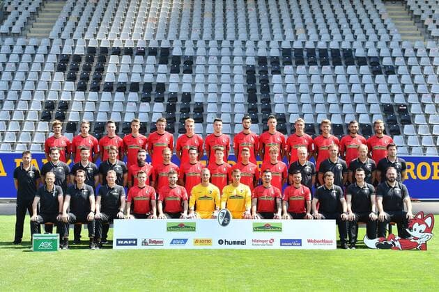 SC Freiburg 1 Bundesliga Portraettermin 2018 2019 Team photo Back row from left to right Pascal Stenzel Christian Guenter Florian Kath Janik Haberer Dominique Heintz Philipp Lienhart Keven Schlotterbeck Tim Kleindienst Robin Koch Nils Petersen Florian Niederlechner Manuel Gulde Lucas Hoeler Middle row from left to right Bus driver Stefan Spohn Staff attendant Max Beckmann Team doctor Dr Helge Eberbach Team physician Dr Gerrit Bode Brandon Borrello Caleb Stanko Nicolas Hoefler Lukas Kuebler Mike Frantz Luca Waldschmidt Manager Christian Streich Assistant coach Lars Vossler Assistant coach Patrick Baier Assistant coach Florian Bruns Front row from left to right Physiotherapist Uwe Vetter Physiotherapist Markus Behrens Physiotherapist Torge Schwarz Patrick Kammerbauer Yoric Ravet Mark Flekken Alexander Schwolow Jerome Gondorf Marco Terrazzino Goalkeeping coach Andreas Kronenberg Athletic trainer Daniel Wolf Physiotherapist Florian Mack 1 Bundesliga 2018 2019 Portraettermin SC Freiburg Freiburg Copyright: xEIBNER SvenxLaeglerx EP_SLR