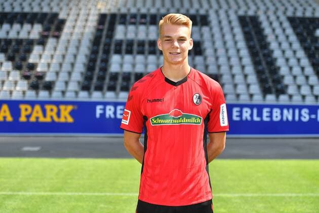 Philipp Lienhart SC Freiburg 1 Bundesliga Portraettermin 2018 2019 1 Bundesliga 2018 2019 Portraettermin SC Freiburg Freiburg Copyright: xEIBNER SvenxLaeglerx EP_SLR