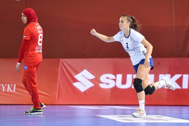 2018.08.08 Kielce Pilka reczna Mlodziezowe Mistrzostwa Swiata w Pilce Recznej Kobiet do lat 18 Tunezja - Francja N z AOUIJ Fadwa PEILLON Melina Foto Lukasz Laskowski PressFocus 2018.08.08 Kielce Handball IHF Youth U18 Womens World Championship WM Weltmeisterschaft 2018 Tunisia v France AOUIJ Fadwa PEILLON Melina Credit: Lukasz Laskowski PressFocus NEWSPIX.PL --- Newspix.pl  20180808LUK_369