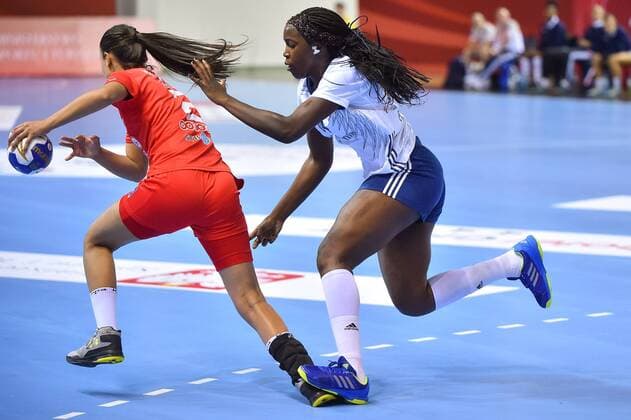 2018.08.08 Kielce Pilka reczna Mlodziezowe Mistrzostwa Swiata w Pilce Recznej Kobiet do lat 18 Tunezja - Francja N z MHADHBI Fadoua OUATTARA Adja Foto Lukasz Laskowski PressFocus 2018.08.08 Kielce Handball IHF Youth U18 Womens World Championship WM Weltmeisterschaft 2018 Tunisia v France MHADHBI Fadoua OUATTARA Adja Credit: Lukasz Laskowski PressFocus NEWSPIX.PL --- Newspix.pl  20180808LUK_389
