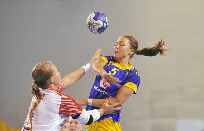2018.08.08 Kielce Pilka reczna Mlodziezowe Mistrzostwa Swiata w Pilce Recznej Kobiet do lat 18 Szwecja - Dania N z ALM Tova Foto Norbert Barczyk PressFocus 2018.08.08 Kielce Handball IHF Youth U18 Womens World Championship WM Weltmeisterschaft 2018 Sweden - Denmark ALM Tova Credit: Norbert Barczyk PressFocus NEWSPIX.PL --- Newspix.pl  20180808NB0044