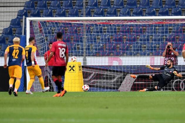 SOCCER - UEFA CL quali, RBS vs Shkendija SALZBURG,AUSTRIA,08.AUG.18 - SOCCER - UEFA Champions League, qualification, Red Bull Salzburg vs KF Shkendija. Image shows Xaver Schlager, Munas Dabbur (RBS) and Kostadin Zahov (Shkendjia). Keywords: penalty. GEPAxpictures xFlorianxErtl