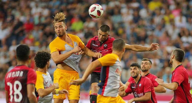 SOCCER - UEFA CL quali, RBS vs Shkendija SALZBURG,AUSTRIA,08.AUG.18 - SOCCER - UEFA Champions League, qualification, Red Bull Salzburg vs KF Shkendija. Image shows Marin Pongracic (RBS) and Ennur Totre (Shkendija). GEPAxpictures xThomasxBachun
