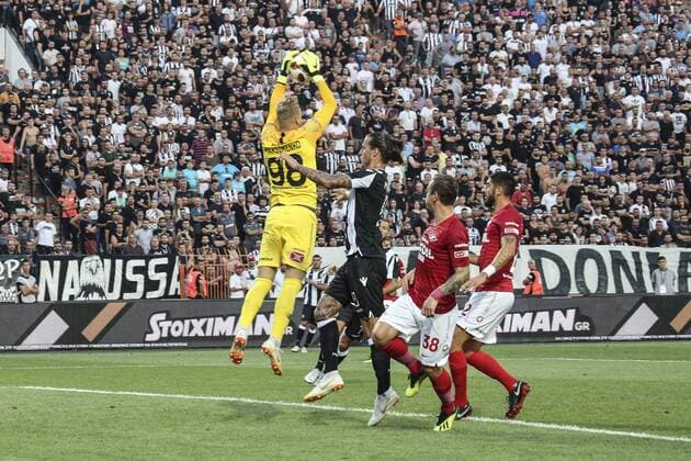 August 8, 2018 - Thessaloniki, Greece - Aleksandr MAsimenko seen holding the ball after an attack from PAOK..PAOK vs Spartak Moscow for Champions League third qualifying round. PAOK defeated Spartak from Moscow in Toumba Stadium in Thessaloniki, Greece with score 3-2. PAOK vs Spartak in Toumba Stadium, Greece - 08 Aug 2018 - ZUMAs197 84906280st Copyright: xNicolasxEconomoux