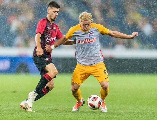 08.08.2017 Red Bull Arena Salzburg UEFA Champions League Final UEFA Championships Salzburg vs KF Shkendija Tetovo Qualification 3 Round First leg in the match vl Ennur Totre KF Shkendija Tetovo Xaver Schlager Salzburg during the UEFA Champions League Qualifier 3rd round 1st leg match between FC Salzburg and KF Shkendija Tetovo at the Red Bull Arena in Salzburg Austria on 2018 08 08 Salzburg  EX_ADE