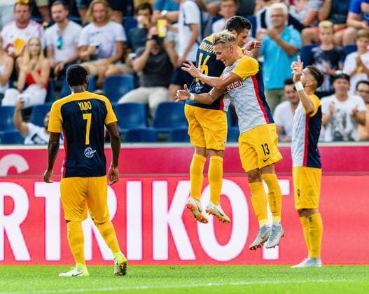 08 08 2018 Red Bull Arena Salzburg UEFA Champions League Final FC Salzburg vs KF Shkendija Tetovo Qualification 3 Round First leg in the picture the players of FC Salzburg cheer over the goal to 2 0 by Munas Dabbur FC Salzburg during the UEFA Champions League Qualifier 3rd round 1st leg match between FC Salzburg and KF Shkendija Tetovo at the Red Bull Arena in Salzburg Austria on 2018 08 08 Salzburg  EX_ADE