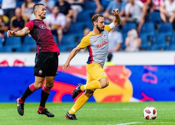 08.08.2017 Red Bull Arena Salzburg UEFA Champions League Qualification 3 Round First leg in the match visa Musliu KF Shkendija Tetovo Andreas Ulmer FC Salzburg during the UEFA Champions League Qualifier 3rd round 1st leg match between FC Salzburg and KF Shkendija Tetovo at the Red Bull Arena in Salzburg Austria on 2018 08 08 Salzburg  EX_ADE