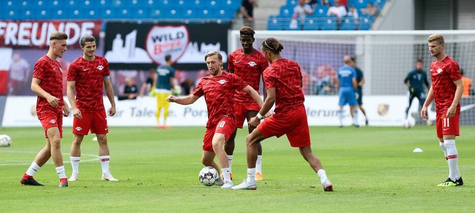 09 08 2018 xtgx Soccer Europa League 3 Qualifying round RB Leipzig CS Universitatea Craiova emspor v Emil Forsberg Leipzig 10 against Yussuf Poulsen Leipzig 9 in the Auwärm match right Timo Werner Leipzig 11 Leipzig