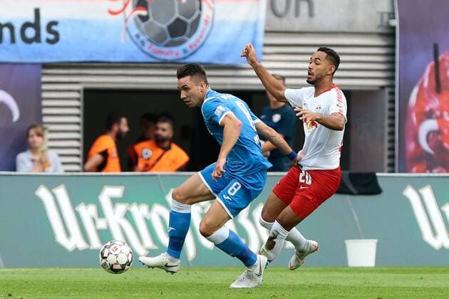 09 08 2018 xtgx Soccer Europa League 3 Qualifying round RB Leipzig CS Universitatea Craiova emspor v l Alexandru Mateiu Craiova 8 Mateus Cunha Leipzig 20 duel fight tackle Leipzig