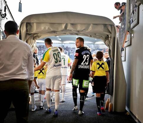 SOCCER - UEFA EL quali, Sturm vs Larnaca GRAZ,AUSTRIA,09.AUG.18 - SOCCER - UEFA Europa League qualification, SK Sturm Graz vs AEK Larnaca. Image shows Apostolos Giannou (Larnaca) and Lukas Spendlhofer (Sturm). GEPAxpictures xM.xOberlaender