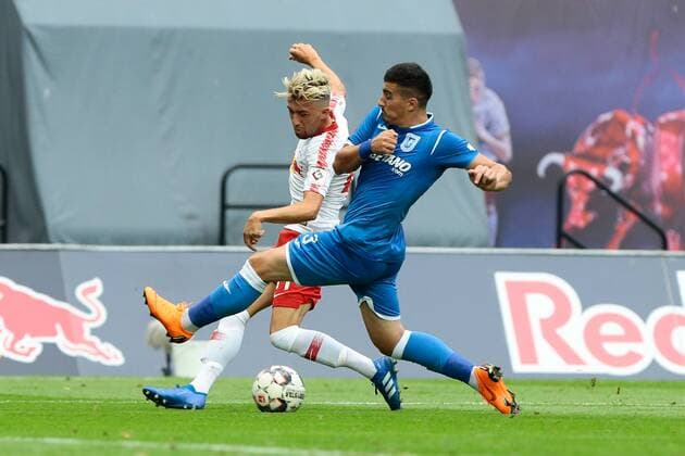 09 08 2018 xtgx Soccer Europa League 3 Qualifying Round RB Leipzig CS Universitatea Craiova emspor v Kevin Kampl Leipzig 44 Marius Briceag Craiova 3 duel fight tackle Leipzig