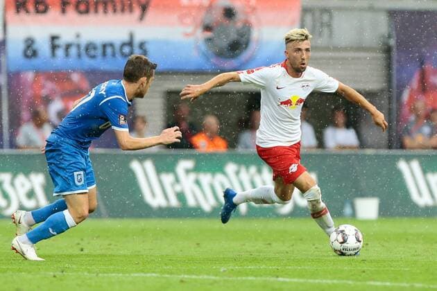 09 08 2018 xtgx Soccer Europa League 3 Qualifying Round RB Leipzig CS Universitatea Craiova emspor v k Kevin Kampl Leipzig 44 at the ball Leipzig