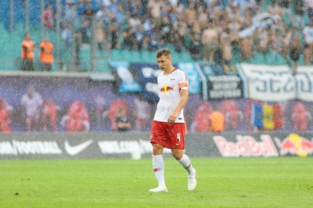 09 08 2018 xtgx Football Europa League 3 Qualifying round RB Leipzig CS Universitatea Craiova emspor v l Symbolic symbolic Marcelo Saracchi Leipzig 3 standing in the rain Cut out single frame full body Leipzig