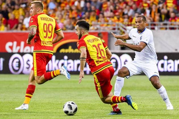 Jagiellonia s Martin Pospisil and Gent s Vadis Odjidja-Ofoe fight for the ball during a soccer game between Polish team Jagiellonia Bialystok and Belgian club KAA Gent, Thursday 09 August 2018 in Bialystok, Poland, the first leg of the third qualification round for the Europa League competition. LAURIExDIEFFEMBACQ  x05402064x