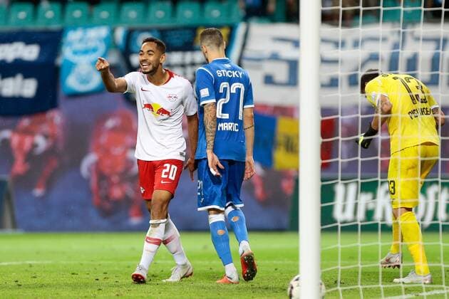 09 08 2018 xtgx Football Europa League 3 Qualifying round RB Leipzig CS Universitatea Craiova emspor v Mateus Cunha Leipzig 20 Cheers Torjubel celebrates over the gate celebrate the goal celebration Craiova disappointed looks disappointed dejected disappointed Leipzig