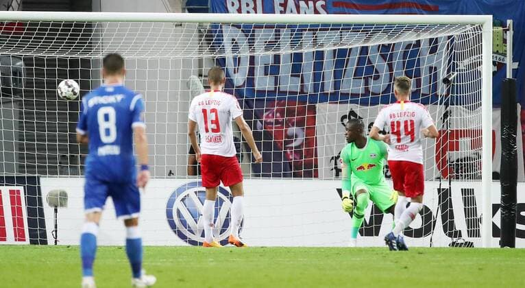 RB Leipzig Craiova Soccer Euro League Qualifiers Leipzig 09 08 2018 Red Bull Arena Soccer UEFA Euro League Qualification 3 Round First Leg Match RB Leipzig vs CF Universitatea Craiova Pictured the away goal for Craiova Ivan Martic 27 Craiova scores the 3