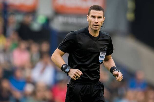 referee Georgi Kabakov during the UEFA Europa League third round qualifying first leg match between Vitesse Arnhem and FC Basel at the Gelredome on August 09, 2018 in Arnhem, The Netherlands UEFA Europa League 2018 2019 xVIxVIxImagesx xRonaldxBonestrooxIVx 11721845
