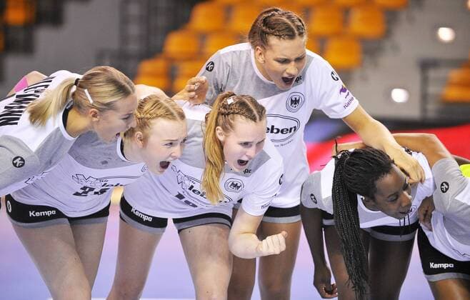 Handball, U18 WM, Deutschland - Angola 2018.08.09 Kielce Pilka reczna Mlodziezowe Mistrzostwa Swiata w Pilce Recznej Kobiet do lat 18 Angola - Niemcy N z Niemcy druzyna Carley Zenner Foto Lukasz Sobala Press Focus NEWSPIX.PL 2018.08.09 Kielce Handball IHF Youth U18 Womens World Championship WM Weltmeisterschaft 2018 Angola - Germany Niemcy druzyna Carley Zenner Credit: Lukasz Sobala Press Focus --- Newspix.pl  20180809PF_PF243