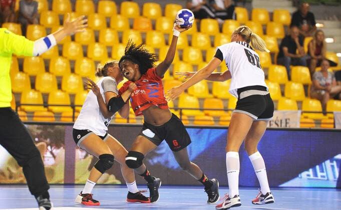 Handball, U18 WM, Deutschland - Angola 2018.08.09 Kielce Pilka reczna Mlodziezowe Mistrzostwa Swiata w Pilce Recznej Kobiet do lat 18 Angola - Niemcy N z KIALA Luzia Santana Foto Lukasz Sobala Press Focus NEWSPIX.PL 2018.08.09 Kielce Handball IHF Youth U18 Womens World Championship WM Weltmeisterschaft 2018 Angola - Germany KIALA Luzia Santana Credit: Lukasz Sobala Press Focus --- Newspix.pl  20180809PF_PF252
