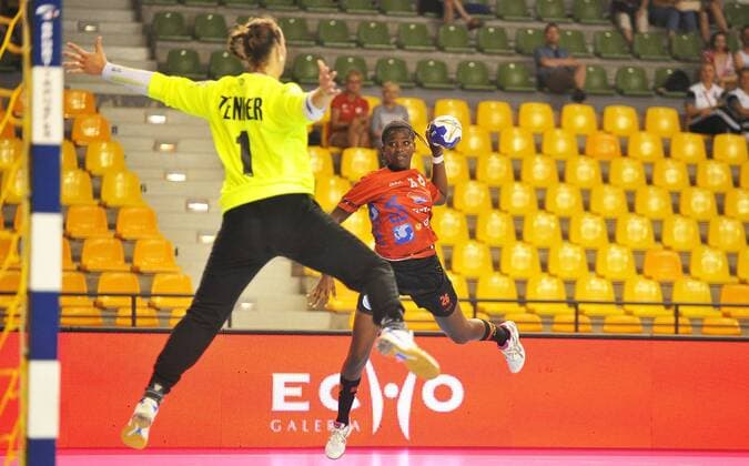 Handball, U18 WM, Deutschland - Angola 2018.08.09 Kielce Pilka reczna Mlodziezowe Mistrzostwa Swiata w Pilce Recznej Kobiet do lat 18 Angola - Niemcy N z ROSARIO Dolores Palmira L Foto Lukasz Sobala Press Focus NEWSPIX.PL 2018.08.09 Kielce Handball IHF Youth U18 Womens World Championship WM Weltmeisterschaft 2018 Angola - Germany ROSARIO Dolores Palmira L Credit: Lukasz Sobala Press Focus --- Newspix.pl  20180809PF_PF254