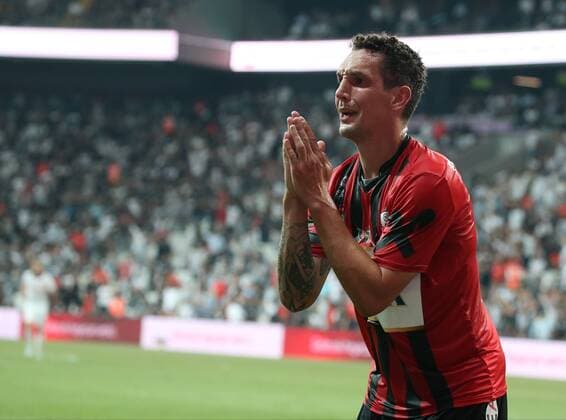 Emanuel Pogatetz of LASK Linz during the UEFA Europa League Qualifying match between Besiktas and LASK Linz at Vodafone Park in Istanbul , Turkey on August 09, 2018. 