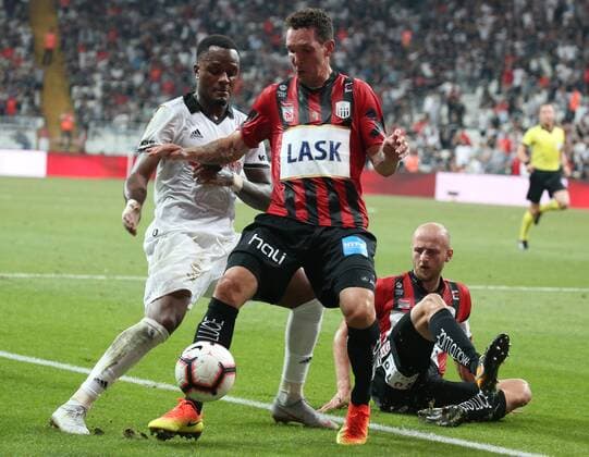Cyle Larin of Besiktas and Emanuel Pogatetz of LASK Linz during the UEFA Europa League Qualifying match between Besiktas and LASK Linz at Vodafone Park in Istanbul , Turkey on August 09, 2018. 