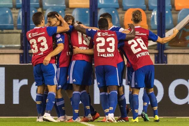 FC Basel celebrate the goal of Ricky van Wolfswinkel of FC Basel during the UEFA Europa League third round qualifying first leg match between Vitesse Arnhem and FC Basel at the Gelredome on August 09, 2018 in Arnhem, The Netherlands UEFA Europa League 2018 2019 xVIxVIxImagesx xGerritxvanxKeulenxIVx 11723038