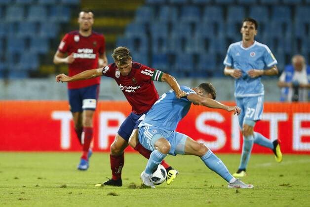 SOCCER - UEFA EL quali, Slovan vs Rapid BRATISLAVA,SLOVAKIA,09.AUG.18 - SOCCER - UEFA Europa League qualification, Slovan Bratislava vs SK Rapid Wien. Image shows Stefan Schwab (Rapid) and Samuel Kozlovsky (Slovan). Keywords: Wien Energie. GEPAxpictures xCh.xKelemen