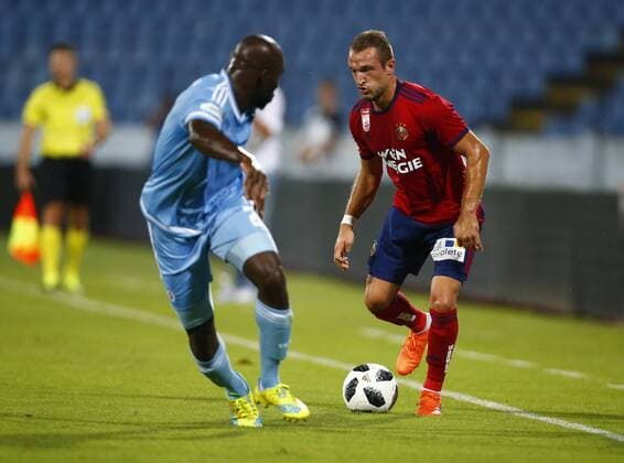 SOCCER - UEFA EL quali, Slovan vs Rapid BRATISLAVA,SLOVAKIA,09.AUG.18 - SOCCER - UEFA Europa League qualification, Slovan Bratislava vs SK Rapid Wien. Image shows Veton Berisha (Rapid) and Mitch Apau (Slovan). Keywords: Wien Energie. GEPAxpictures xCh.xKelemen