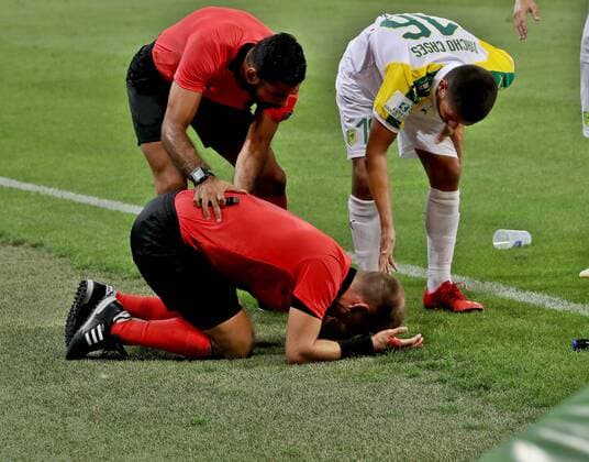 SOCCER - UEFA EL quali, Sturm vs Larnaca GRAZ,AUSTRIA,09.AUG.18 - SOCCER - UEFA Europa League qualification, SK Sturm Graz vs AEK Larnaca. Image shows referee Mohammed Al-Hakim, assistentreferee Fredrik Klyver and Nacho Cases (Larnaca). GEPAxpictures xHansxOberlaender