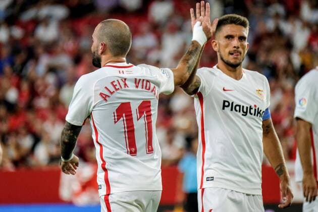 Sevilla s Aleix Vidal (L) and Daniel Carrico during the UEFA Europa League third round first leg match between Sevilla and Zalgiris Vilna at the Sanchez Pizjuan stadium, in Seville, Andalusia, Spain, 09 August 2018. Sevilla vs. Zalgiris Vilna !ACHTUNG: NUR REDAKTIONELLE NUTZUNG!  Copyright: xPepoxHerrerax SEV05 20180810-636694566438646840