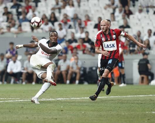 Cyle Larin of Besiktas and Gernot Trauner of LASK Linz during the UEFA Europa League Qualifying match between Besiktas and LASK Linz at Vodafone Park in Istanbul , Turkey on August 09, 2018. 