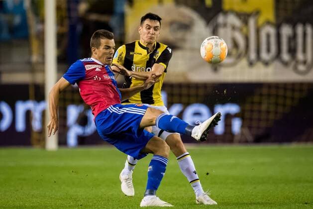(L-R) Marek Suchy of FC Basel, Vyacheslav Karavaev of Vitesse during the UEFA Europa League third round qualifying first leg match between Vitesse Arnhem and FC Basel at the Gelredome on August 09, 2018 in Arnhem, The Netherlands UEFA Europa League 2018 2019 xVIxVIxImagesx xRonaldxBonestrooxIVx 11725412