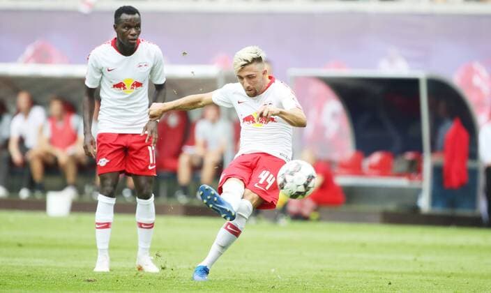 RB Leipzig Craiova Soccer Euro League Qualifiers Leipzig 09 08 2018 Red Bull Arena Soccer UEFA Euro League Qualification 3 Round First leg RB Leipzig vs CS Universitatea Craiova 3 1 1 0 Pictured left Bruma 17 RB Leipzig and Kevin Kampl 44 RB Leipzig