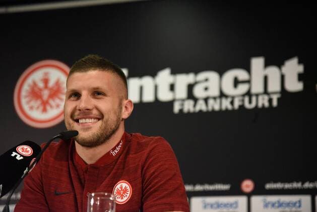 10 08 2018 ENG Season 2018 2019 1 Bundesliga Eintracht Frankfurt SBU DFL regulations prohibit any use of photographs image sequences and or quasi video Eintracht Frankfurt Contract extension with Ante Rebic Eintracht Frankfurt Picture shows Rebic Ante 4 Eintracht Frankfurt