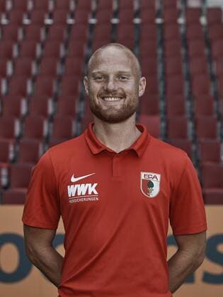 Jonas Scheuermann Co Coach FC Augsburg 1907 1 BL Portrait date 2018 2019