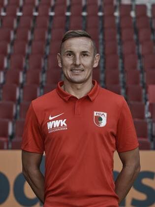 Tobias Zellner Co Coach FC Augsburg 1907 1 BL Portrait date 2018 2019